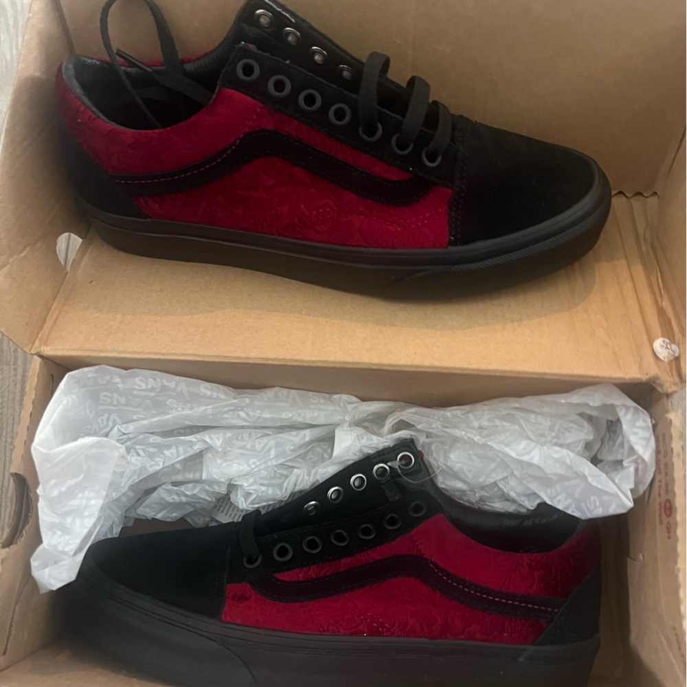 Vans women’s size 8 never worn